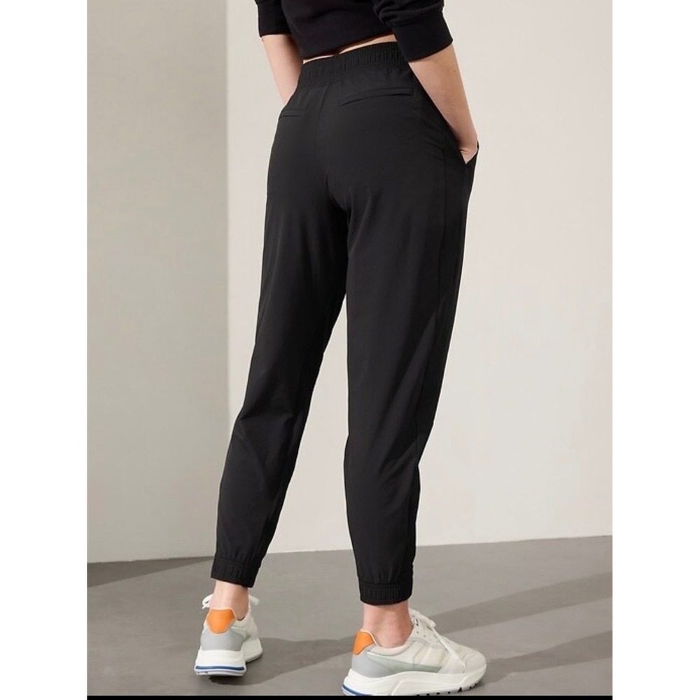 Athleta Brooklyn Jogger Black Tapered Pants 530631-00 Women Size 10